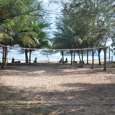 Tanjung Demong Beach Resort Kampung Kuala Besut Exteriör bild