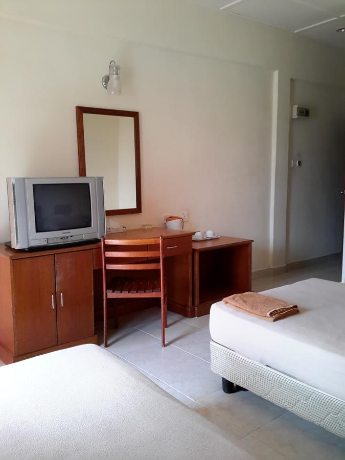 Tanjung Demong Beach Resort Kampung Kuala Besut Exteriör bild